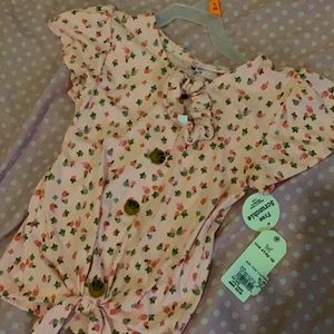 One Step On Floral shirt with a Scrunchie. Color is Pink. Size S 7/8